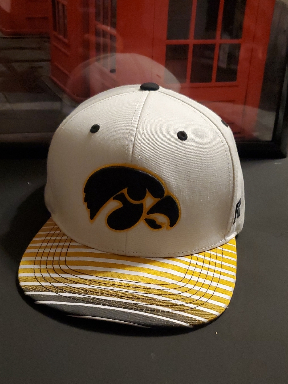 New Era Iowa Hawkeyes Team Rope Golfer hat features a white crown and a black